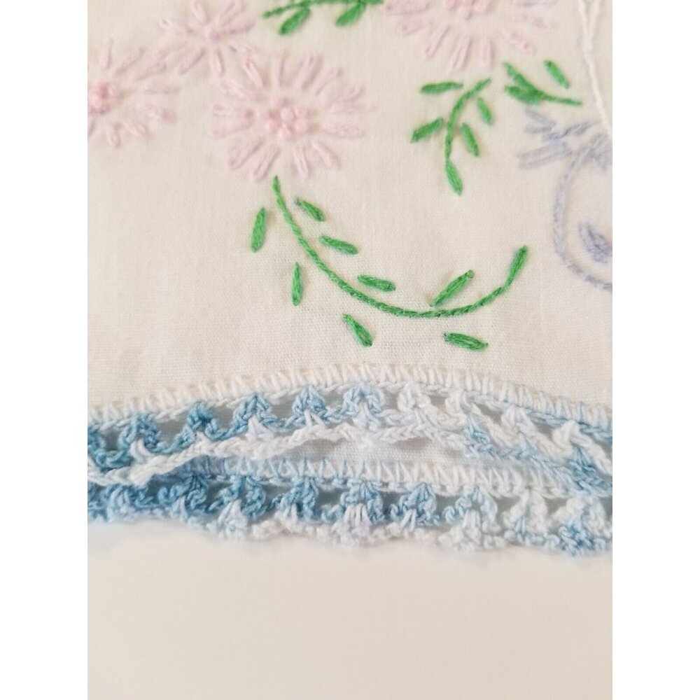 2  Vintage Hand Embroidered Pillowcases Praying Hands Crochet Border - Picture 9 of 10